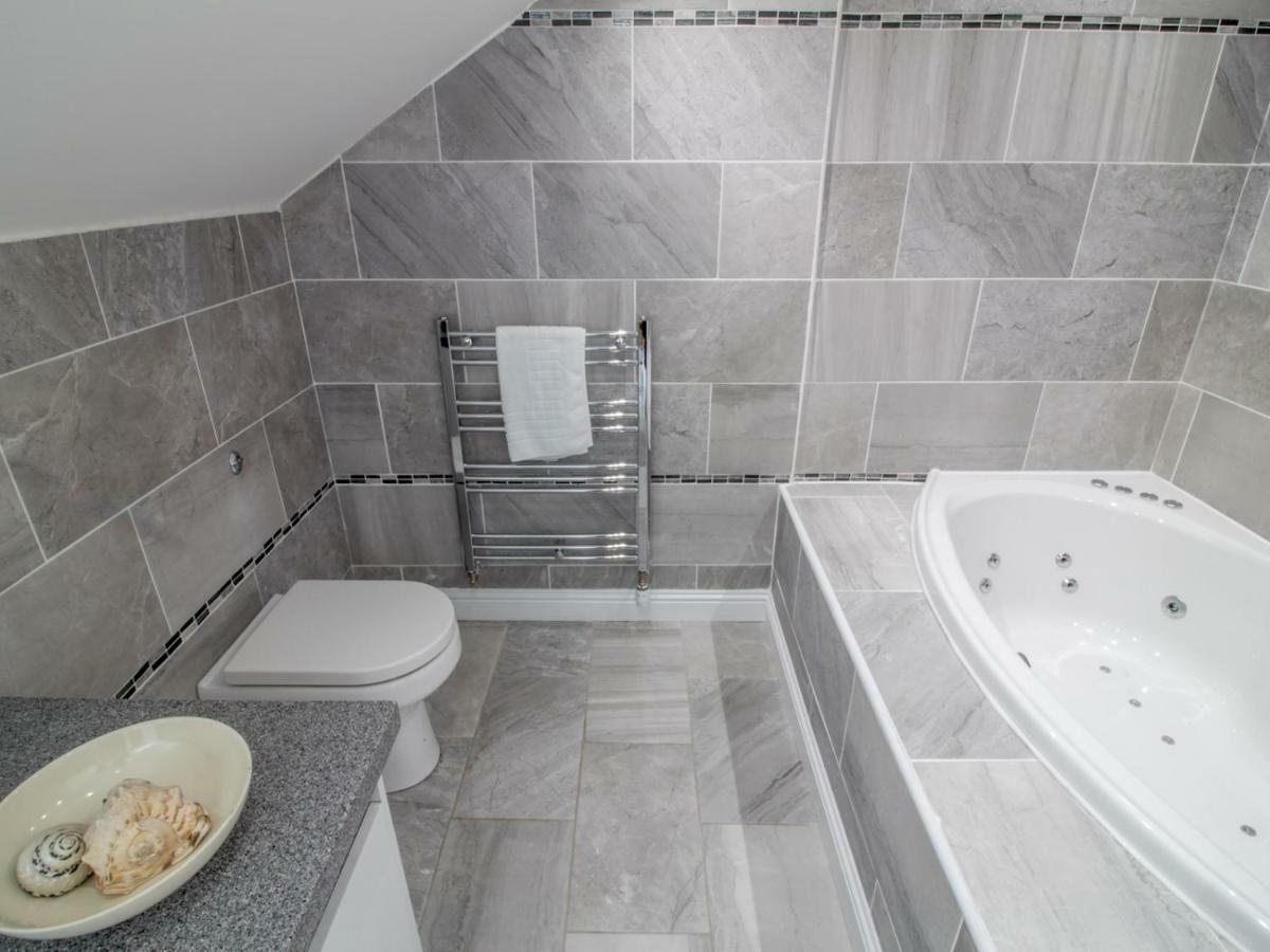 Luxury 2bd Penthouse Private Lift & Swimming Pool Apartment