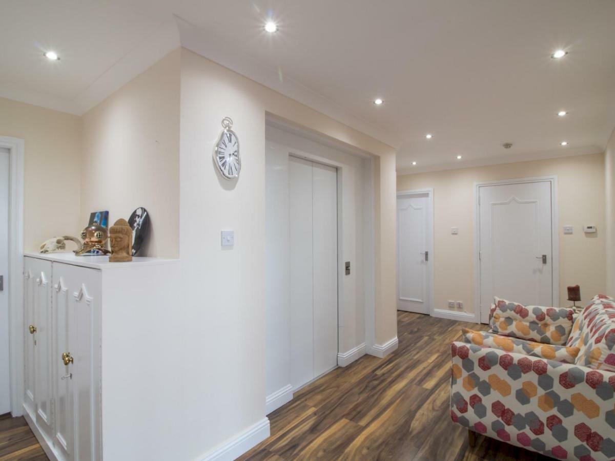 Luxury 2bd Penthouse Private Lift & Swimming Pool * Glasgow