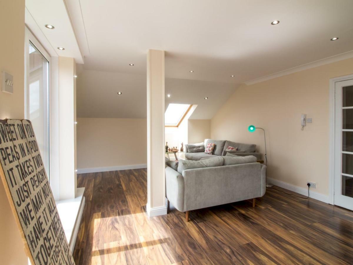 Luxury 2bd Penthouse Private Lift & Swimming Pool Apartment