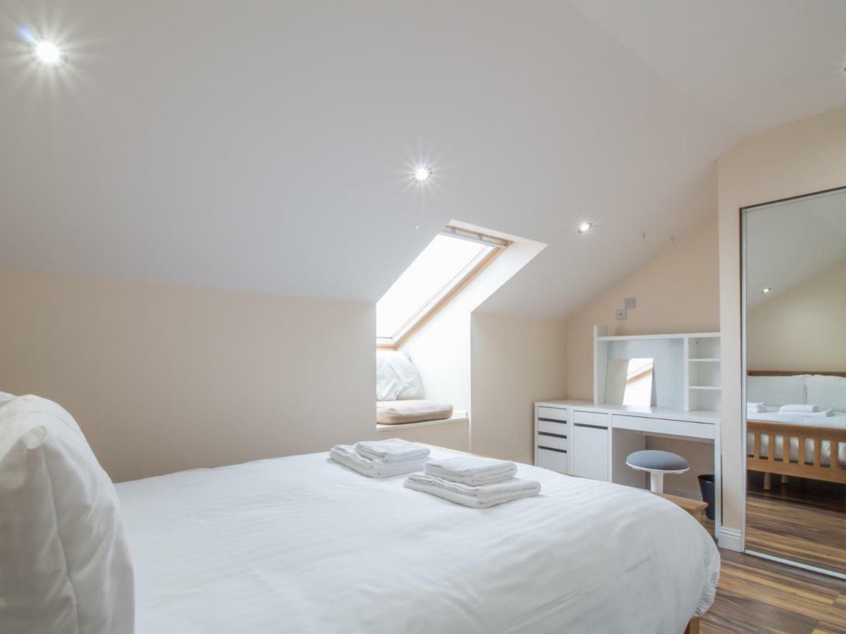 Luxury 2bd Penthouse Private Lift & Swimming Pool Apartment *