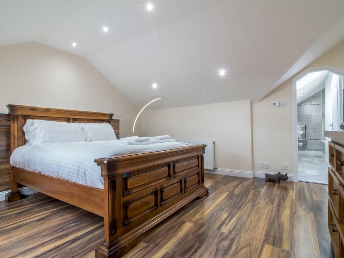 Luxury 2bd Penthouse Private Lift & Swimming Pool