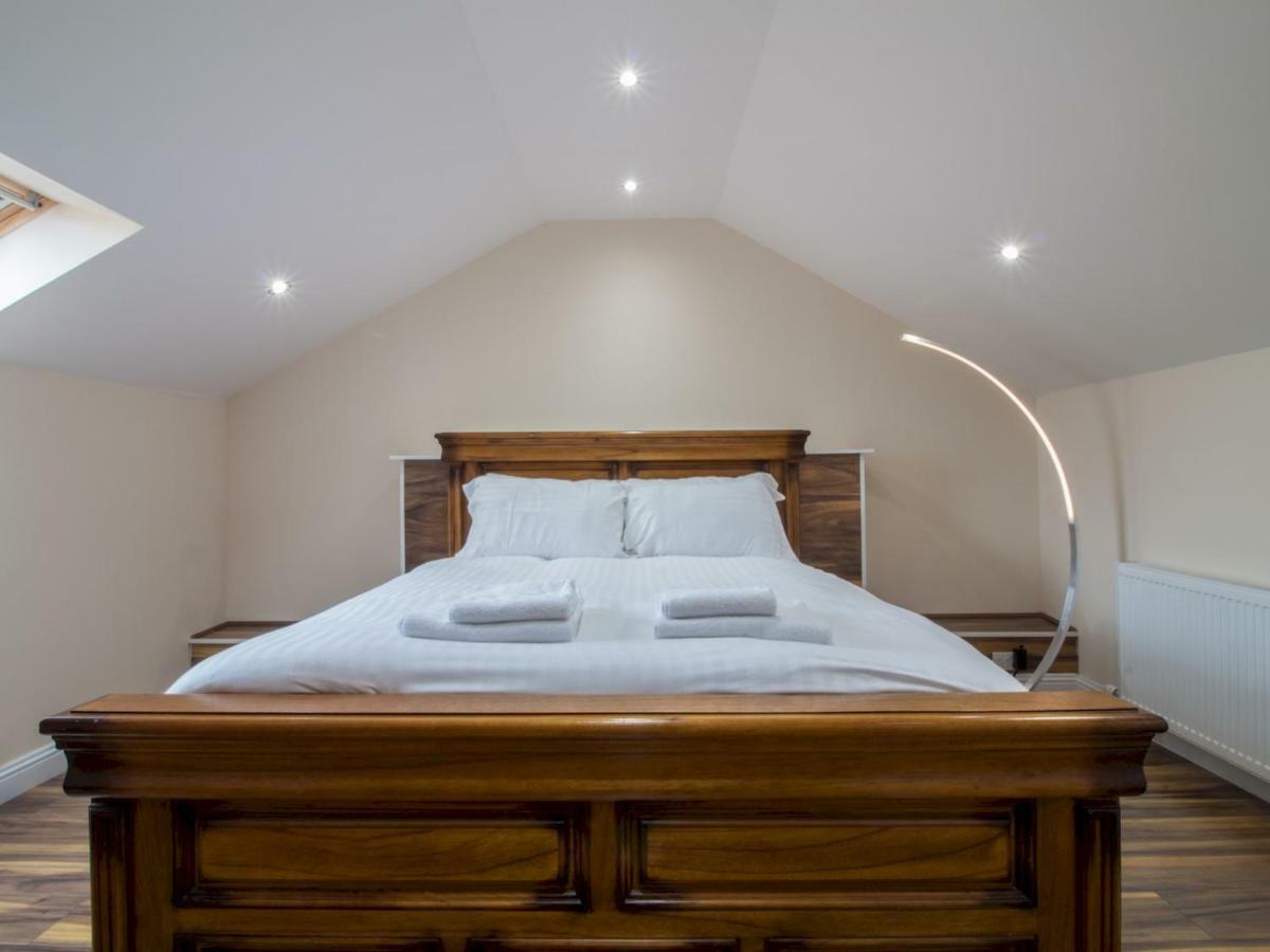 Luxury 2bd Penthouse Private Lift & Swimming Pool Apartment Glasgow