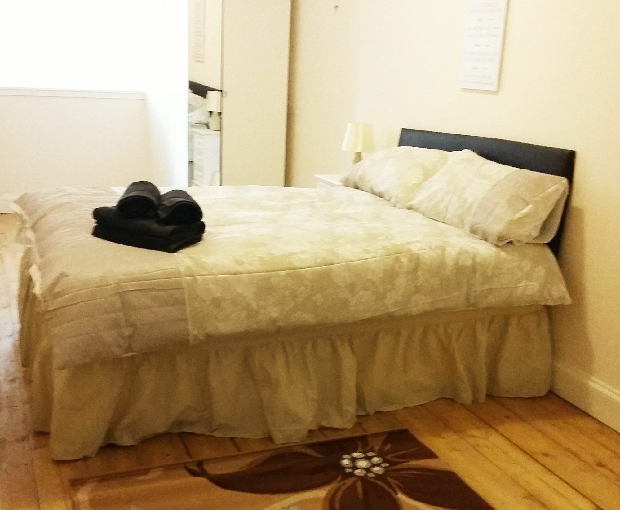 Large 3 Bed West End Apartment *