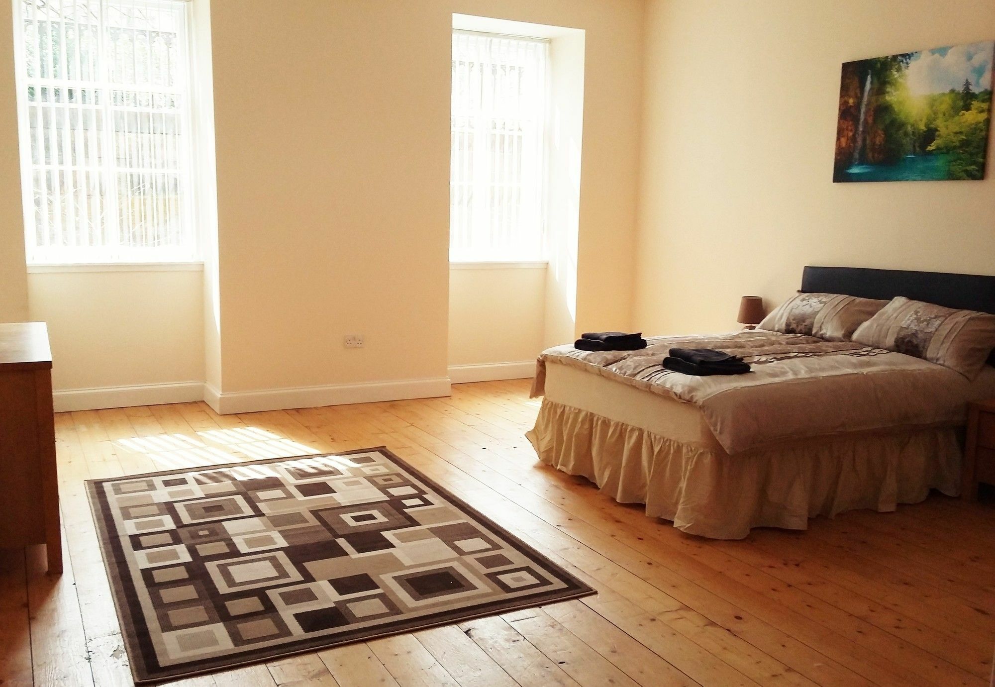Large 3 Bed West End Apartment Glasgow