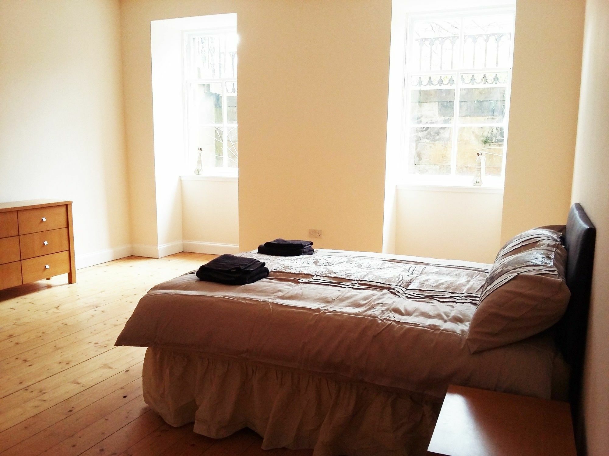 Large 3 Bed West End *