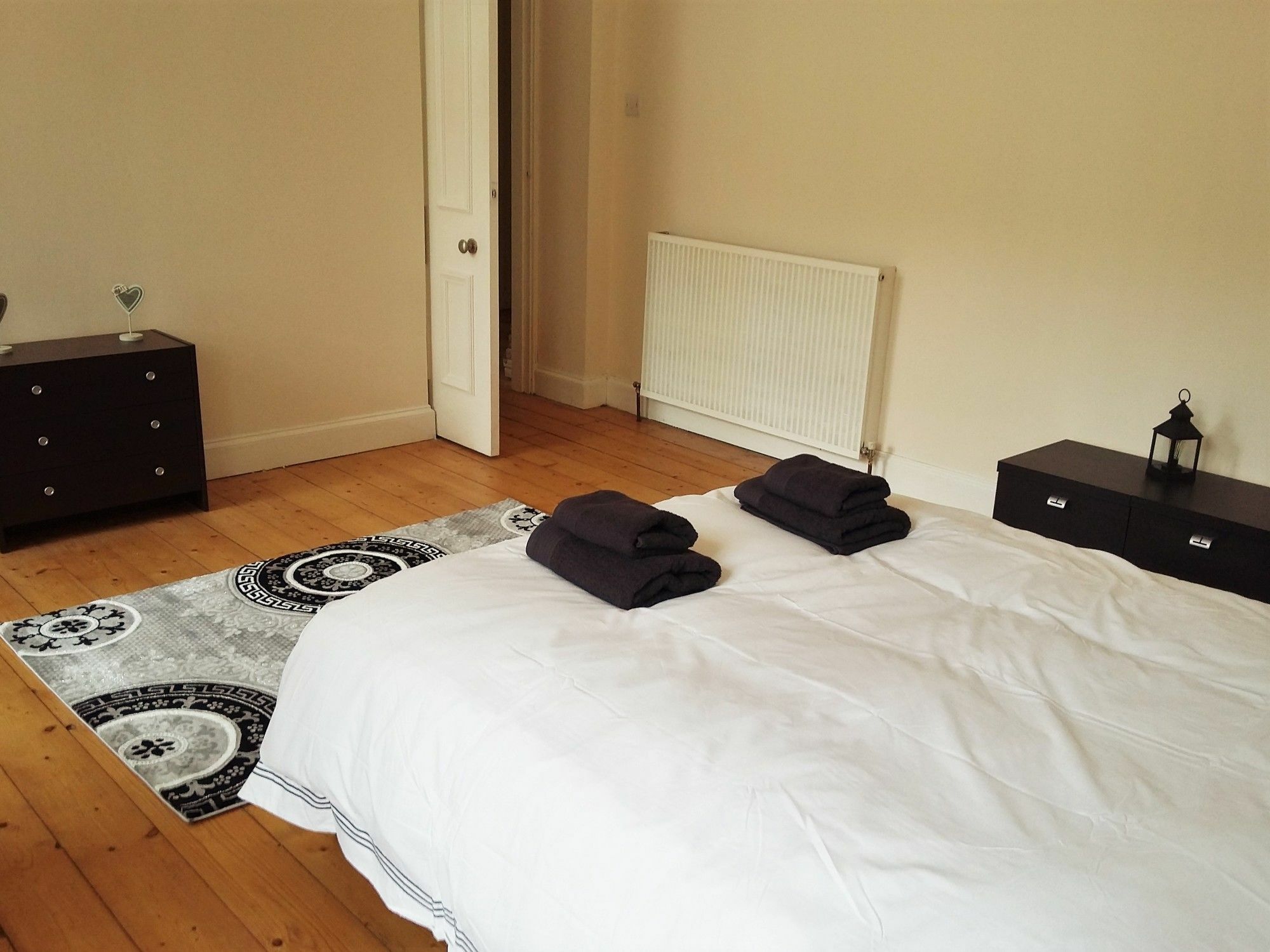 Large 3 Bed West End * Glasgow