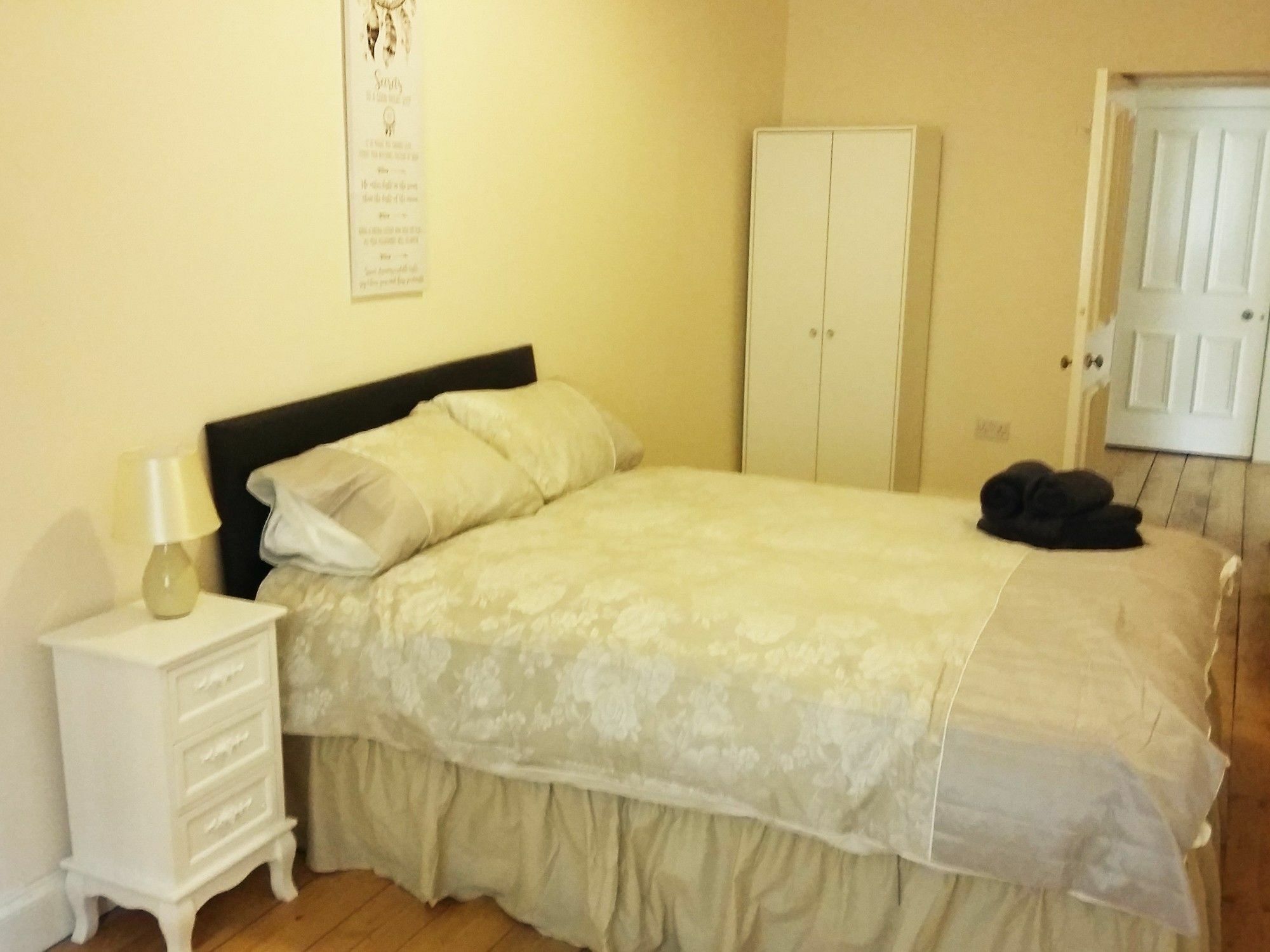 Large 3 Bed West End Glasgow