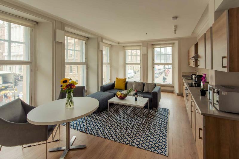 Premier George Square Hotel 4*