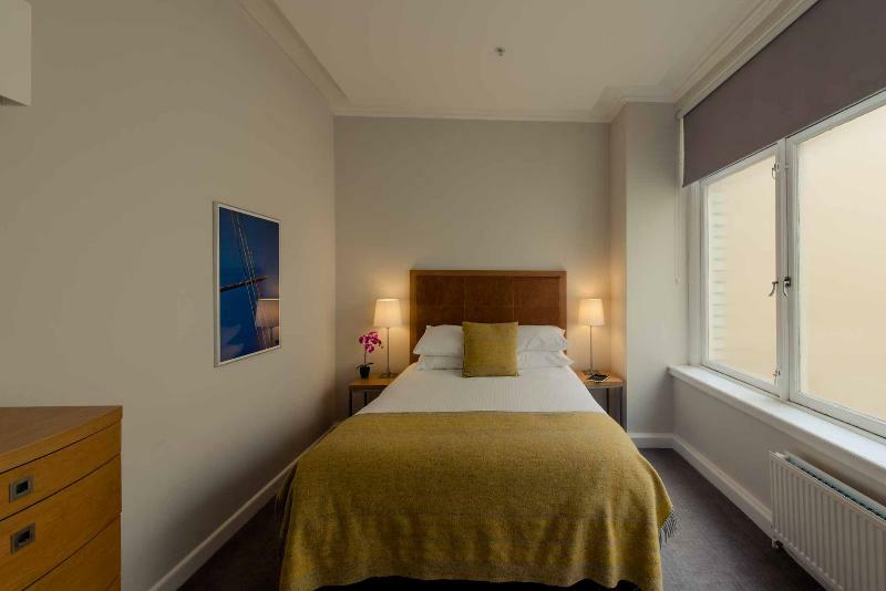 Premier George Square Hotel 4*
