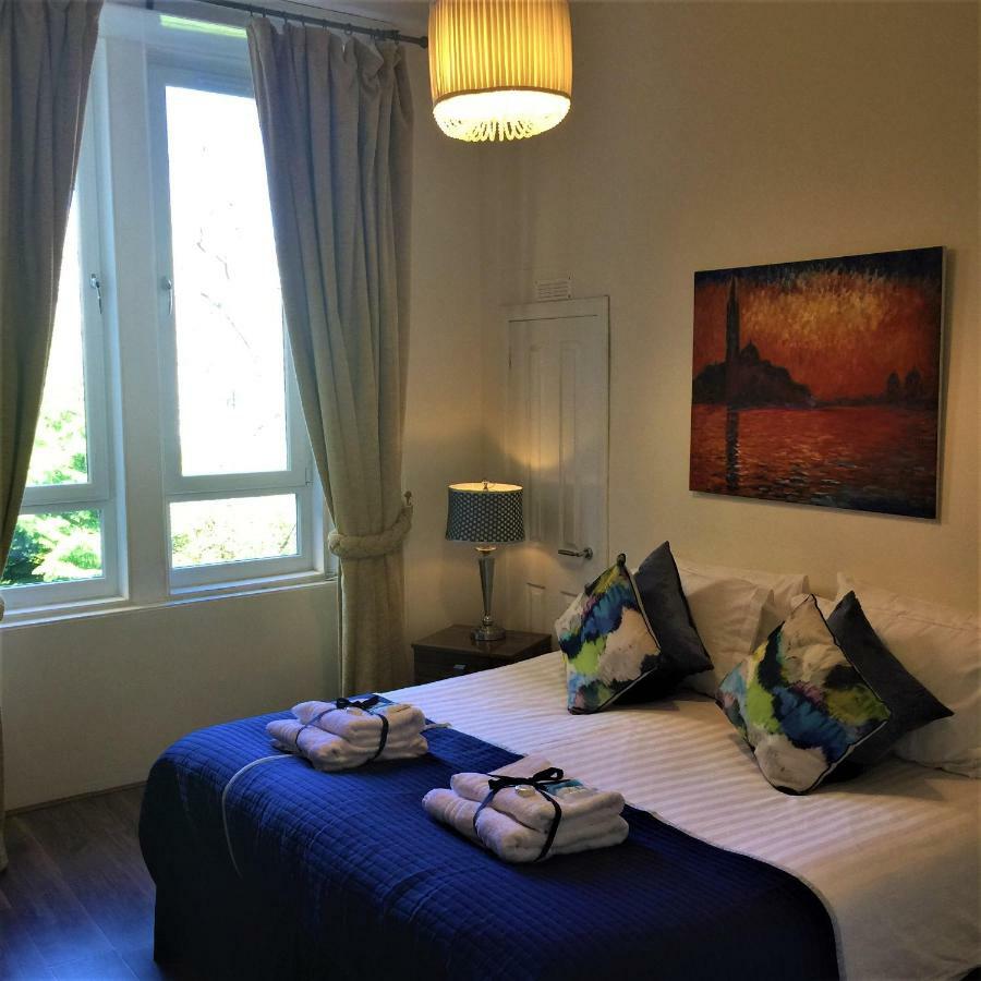 Trefoil - 2 Bedrooms Glasgow