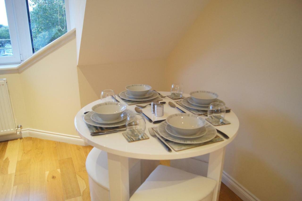 Modern, Cosy In Bearsden With Private Parking Glasgow