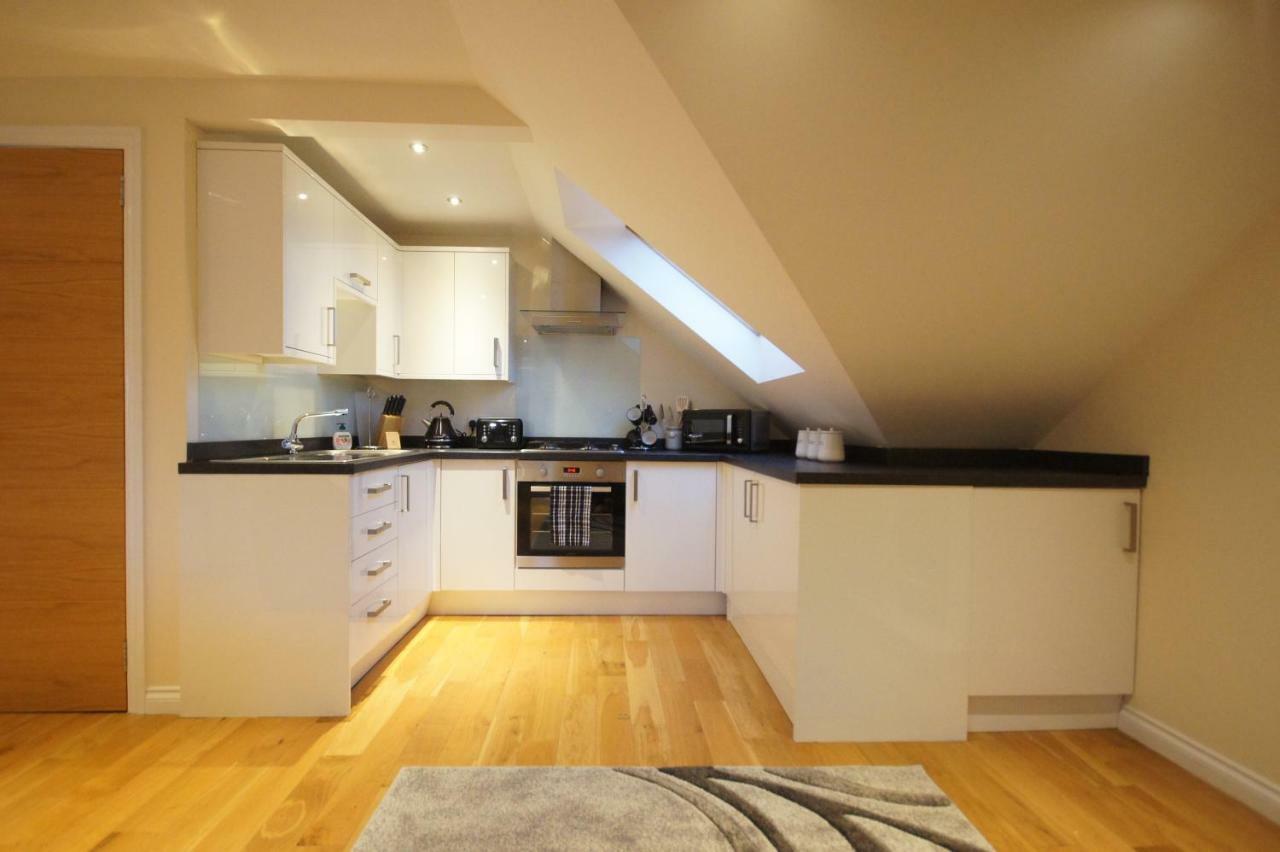 Modern, Cosy In Bearsden With Private Parking Apartment Glasgow