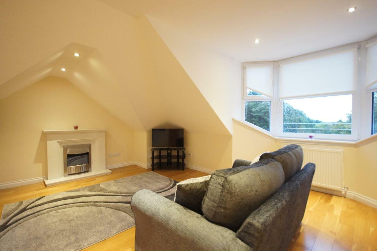 Modern, Cosy In Bearsden With Private Parking Apartment Glasgow
