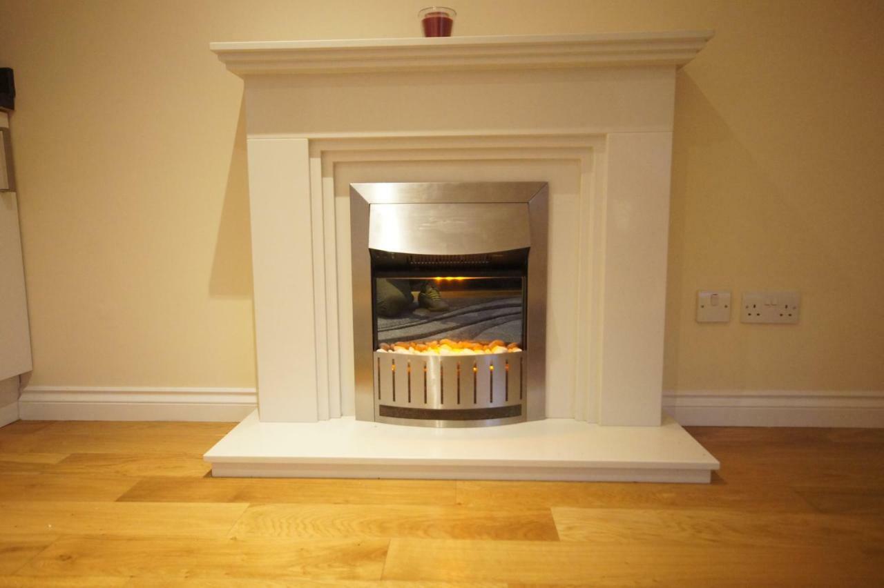 Modern, Cosy In Bearsden With Private Parking Apartment *