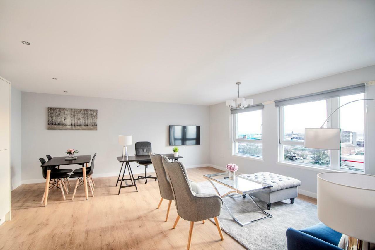 Luxury 2 Bed 2 Bath - Free Parking Apartment Glasgow