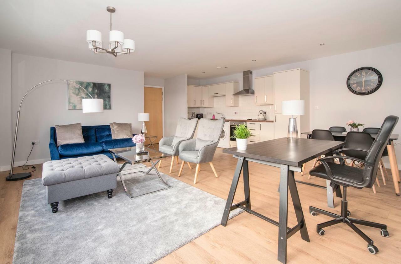 Luxury 2 Bed 2 Bath - Free Parking Apartment Glasgow