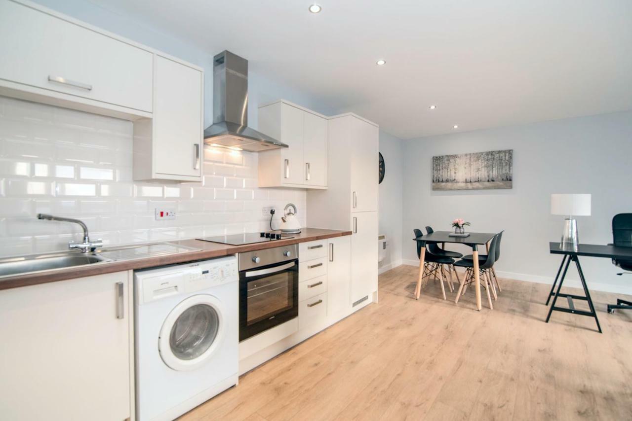Luxury 2 Bed 2 Bath - Free Parking *