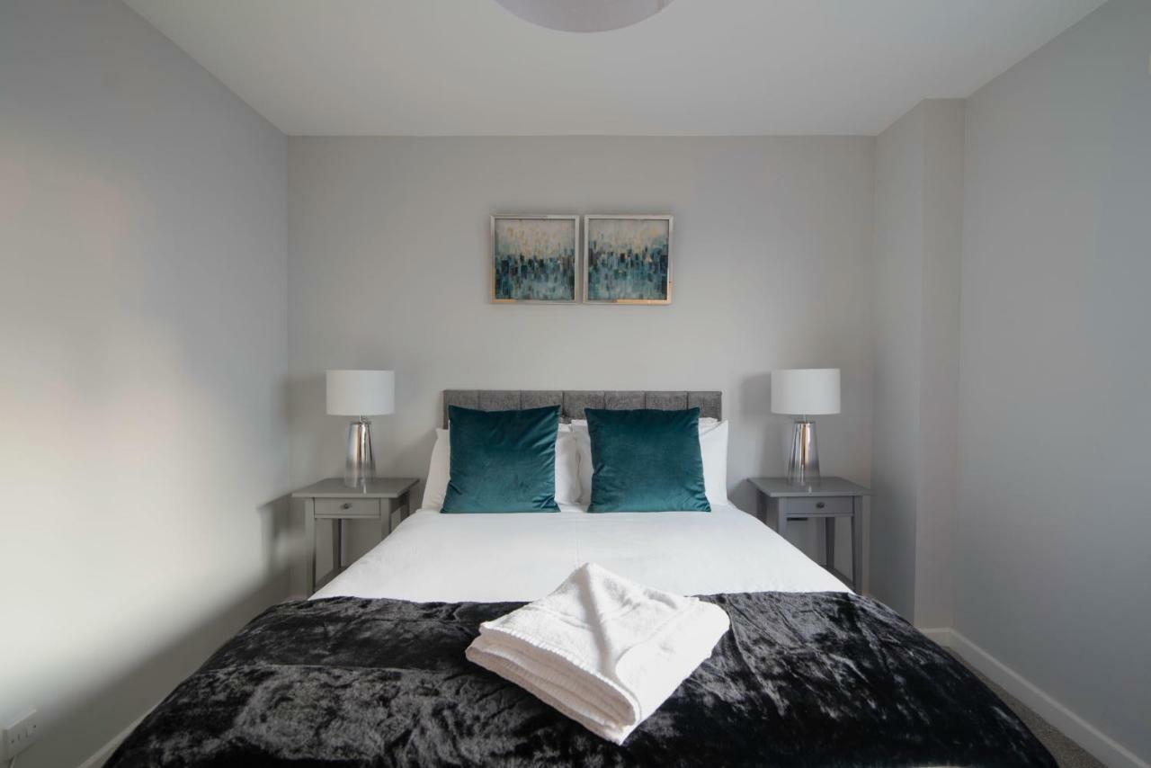 Luxury 2 Bed 2 Bath - Free Parking * Glasgow