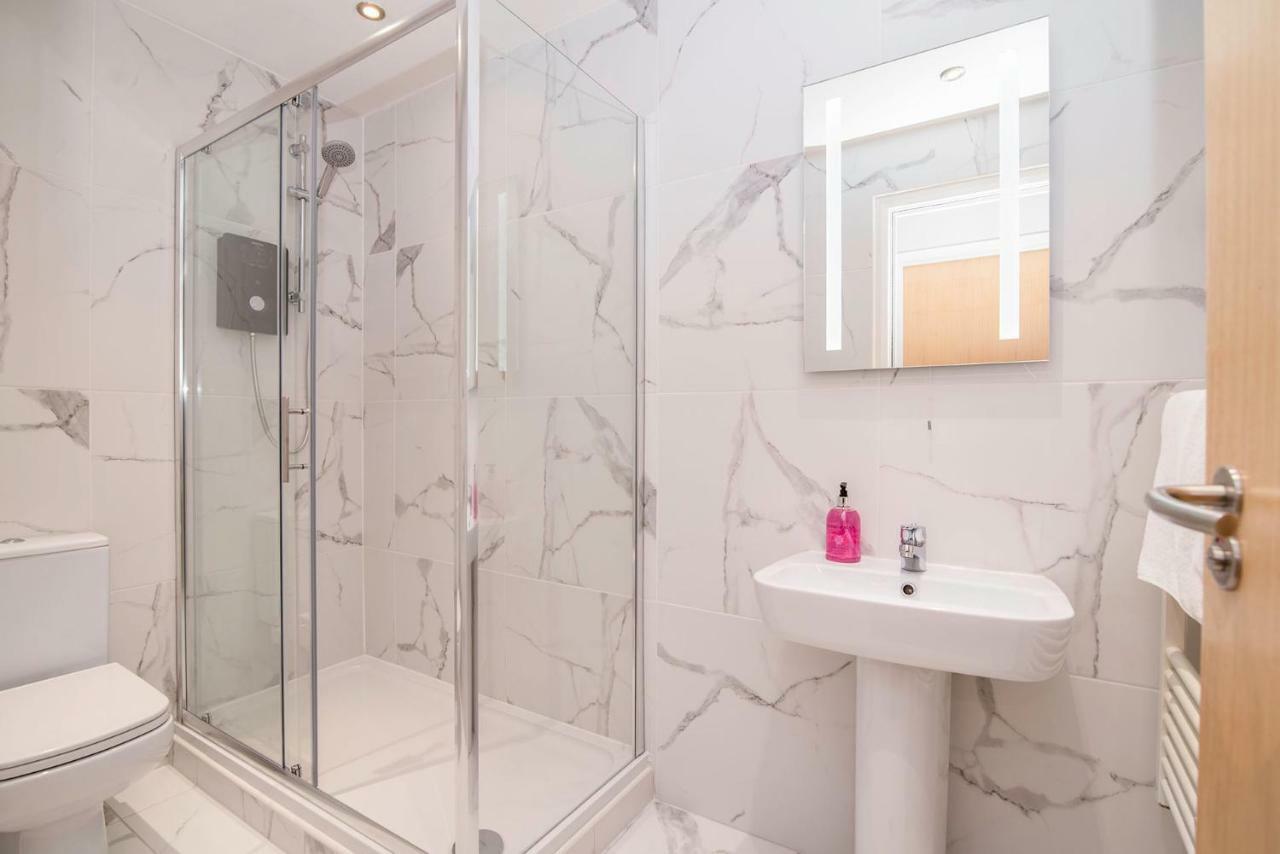 Luxury 2 Bed 2 Bath - Free Parking Glasgow