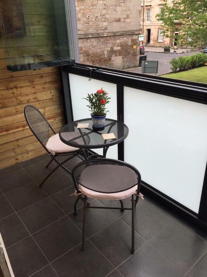 Beautiful 2 Bedroom With Balcony In Trendy West End - Ideal For Hydro, Uni, Ashton Lane & Centre