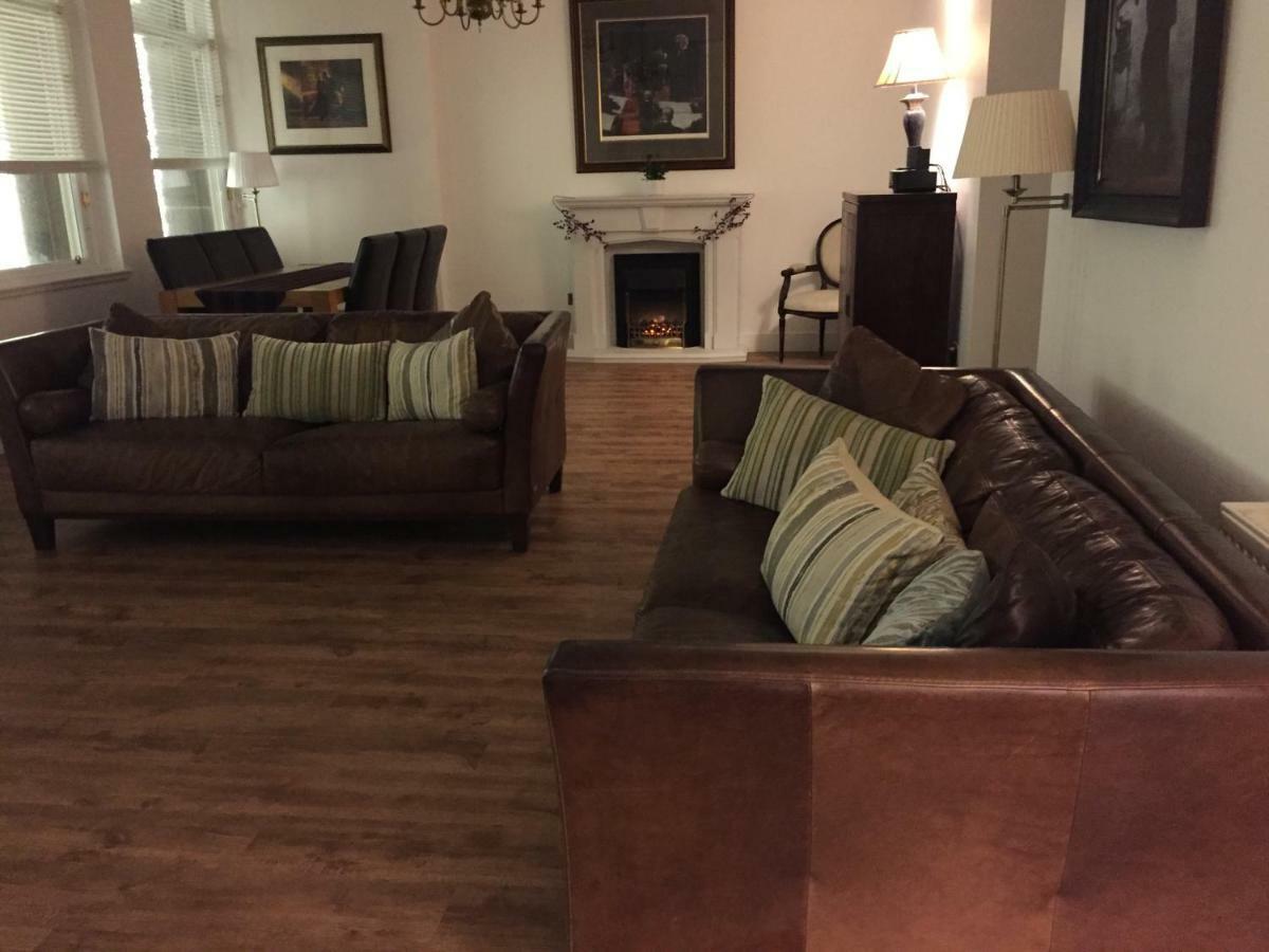 10 Buchanan Street Apartment *
