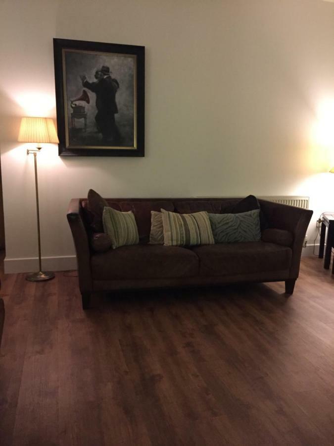 Apartment 10 Buchanan Street *