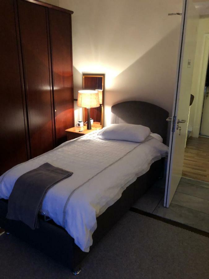 Bank Street Townhouse 3*
