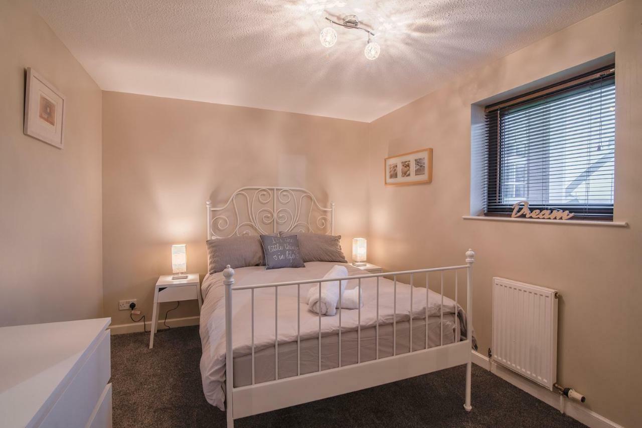 Apartment Sec/ Hydro Two Bed Flat With Free Parking And Great View *