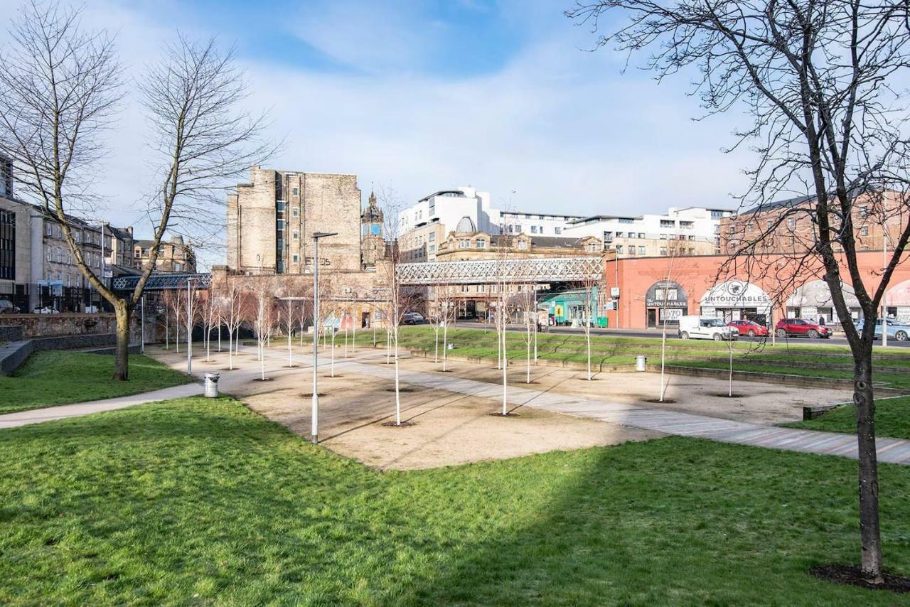 Bright Contemporary Merchant Flat In Location Glasgow