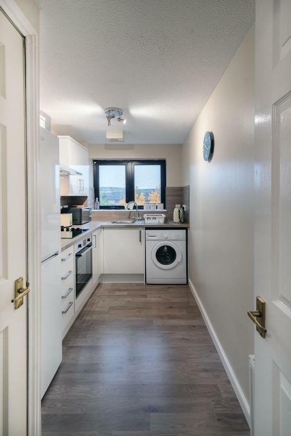 Apartment Sec/ Hydro Two Bed Flat With Free Parking And Great View *