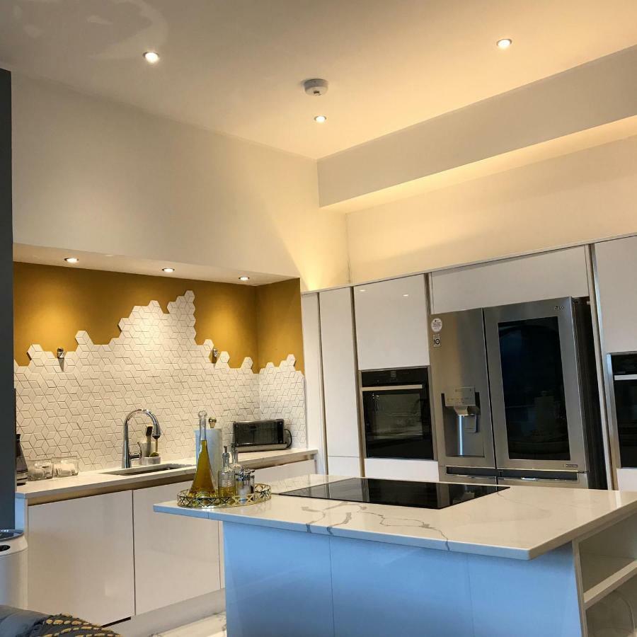 2 Bed Chic In Centre Apartment Glasgow