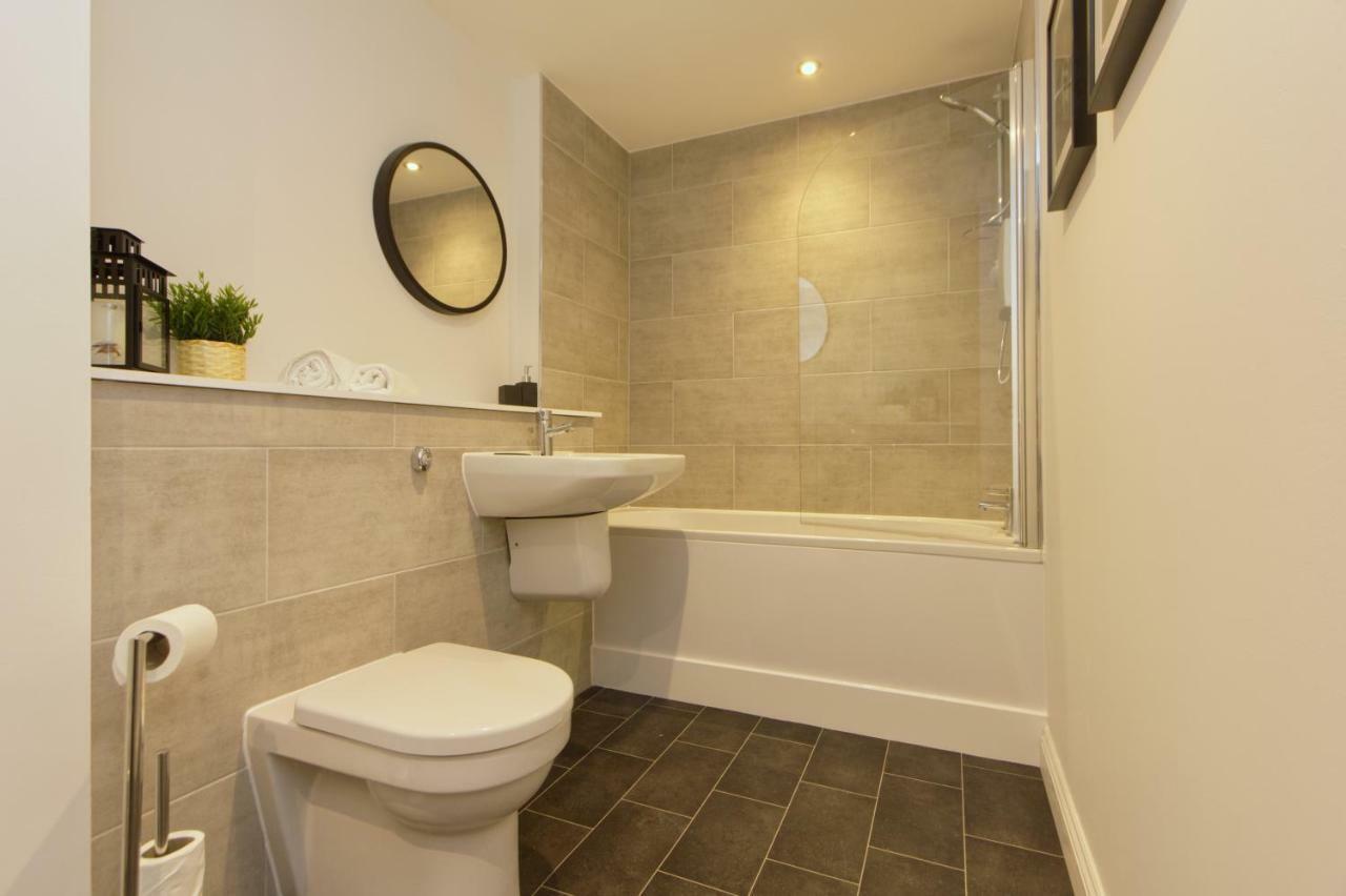Victoria Plaza Apartment *
