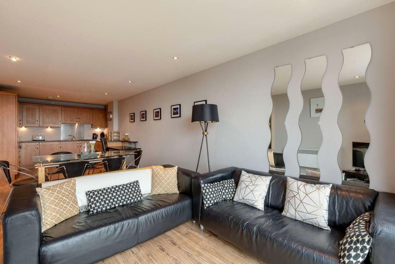 Modern Riverfront Apt. 10 Mins From Hydro/secc Glasgow