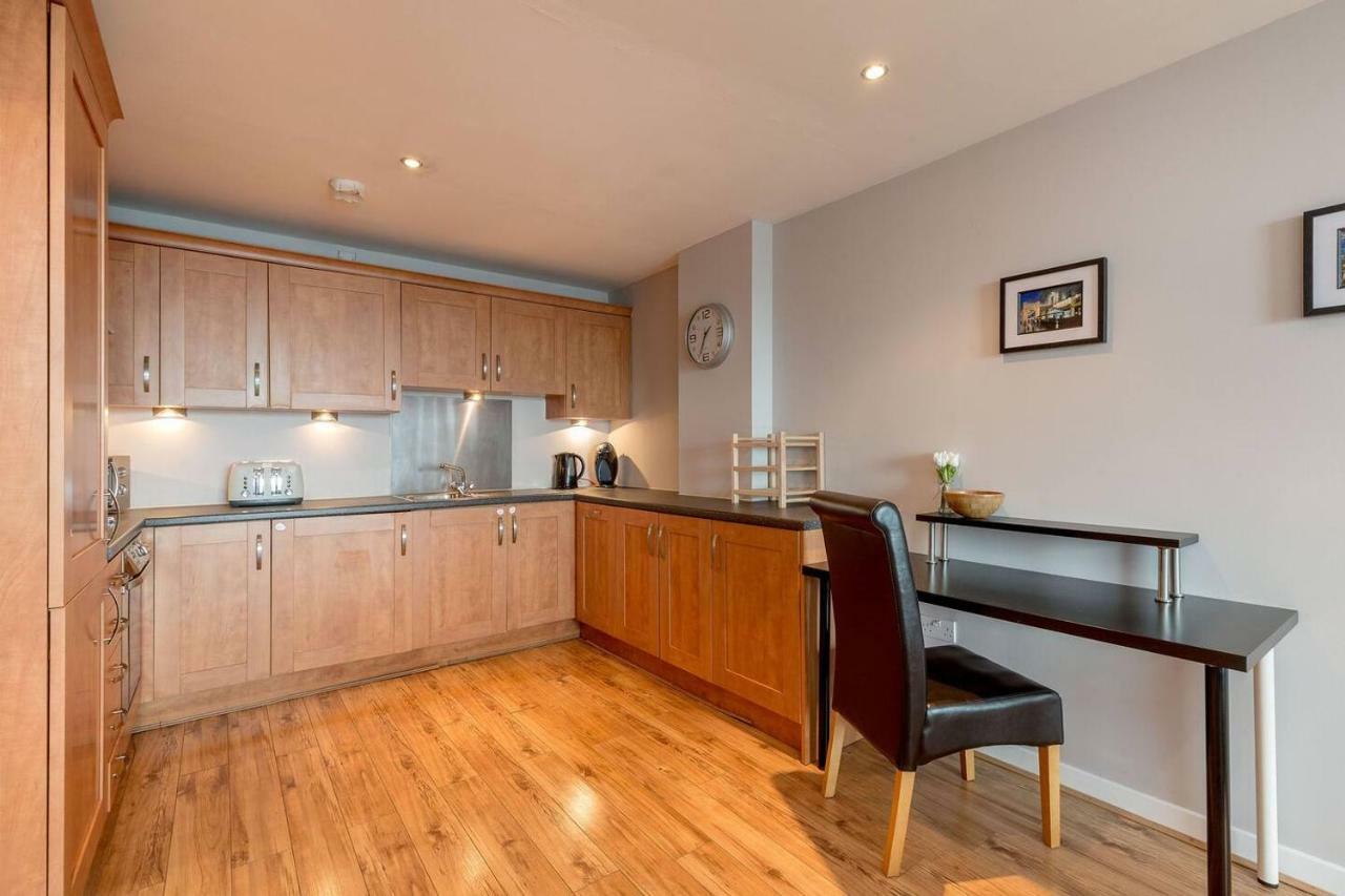 Modern Riverfront Apt. 10 Mins From Hydro/secc * Glasgow