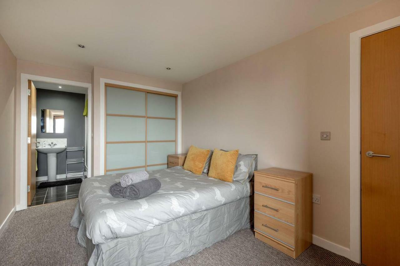 Apartment Modern Riverfront Apt. 10 Mins From Hydro/secc