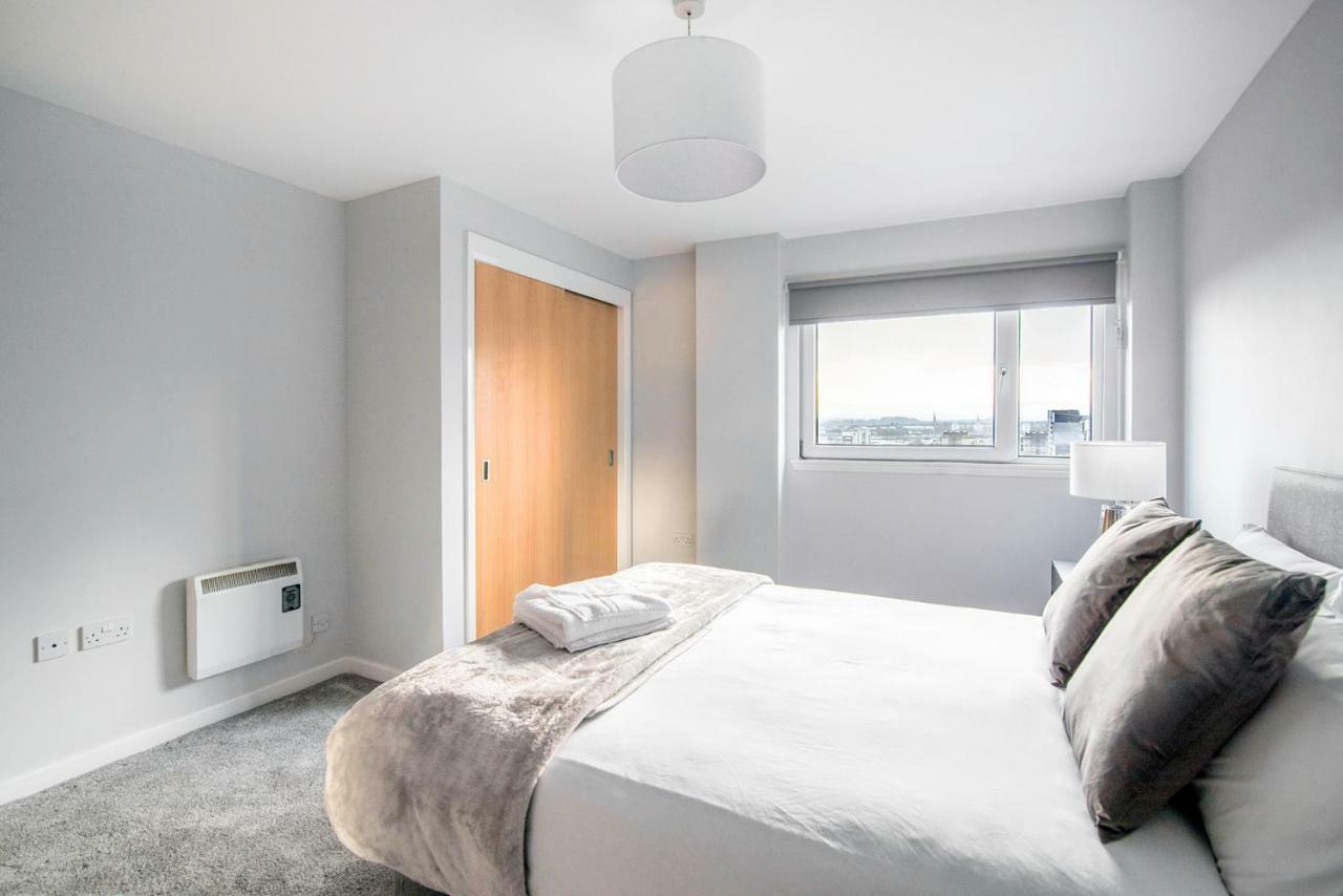 Luxury 2 Bed 2 Bath - Free Parking Apartment Glasgow