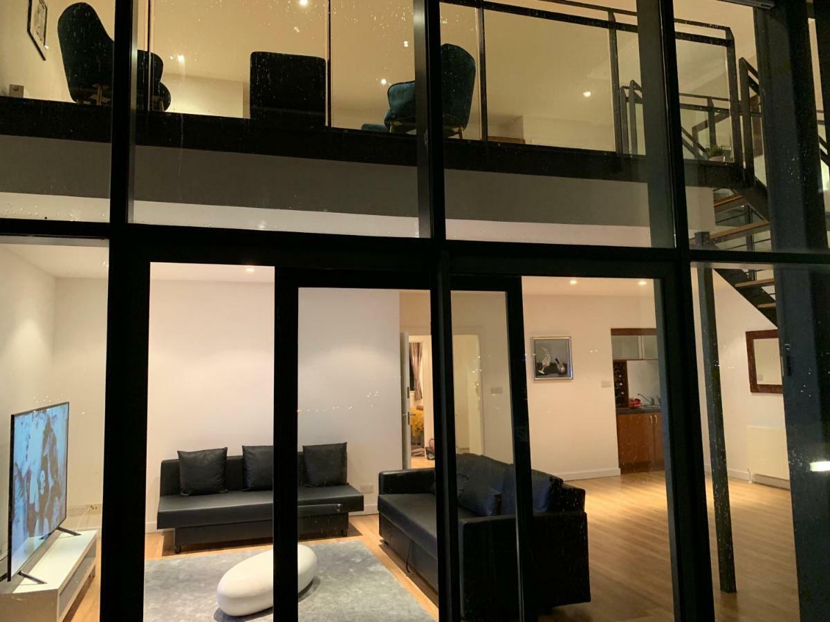 Centre - The Penthouse With Riverviews - Apartment