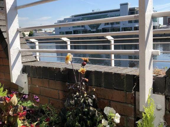 Lancefield Quay The River Front Apartment *