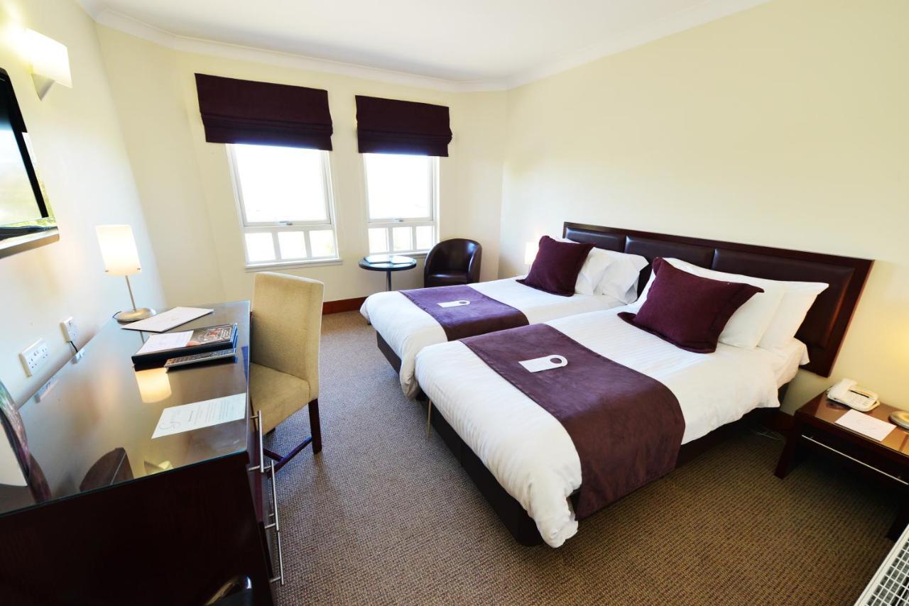 Glynhill & Near Airport 4*