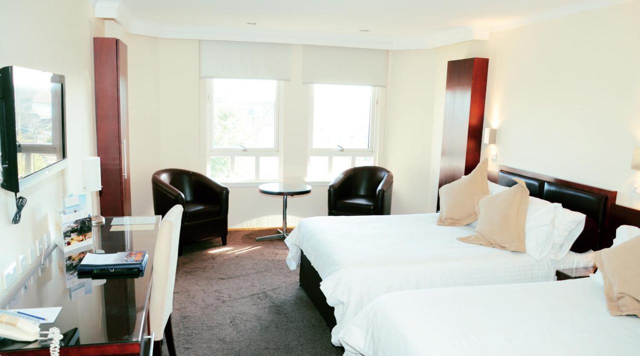 Glynhill & Near Airport 4*