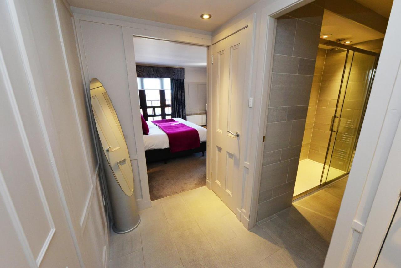Glynhill & Near Airport Hotel 4*