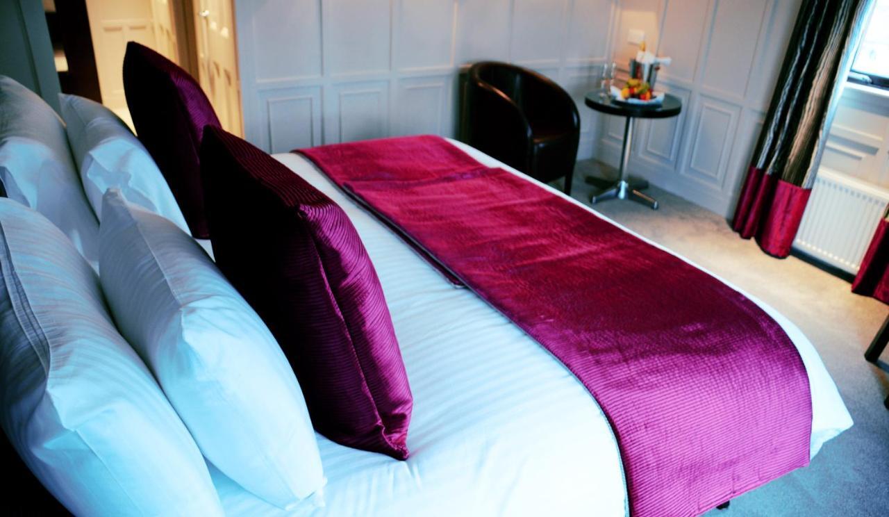 Glynhill & Near Airport Hotel
