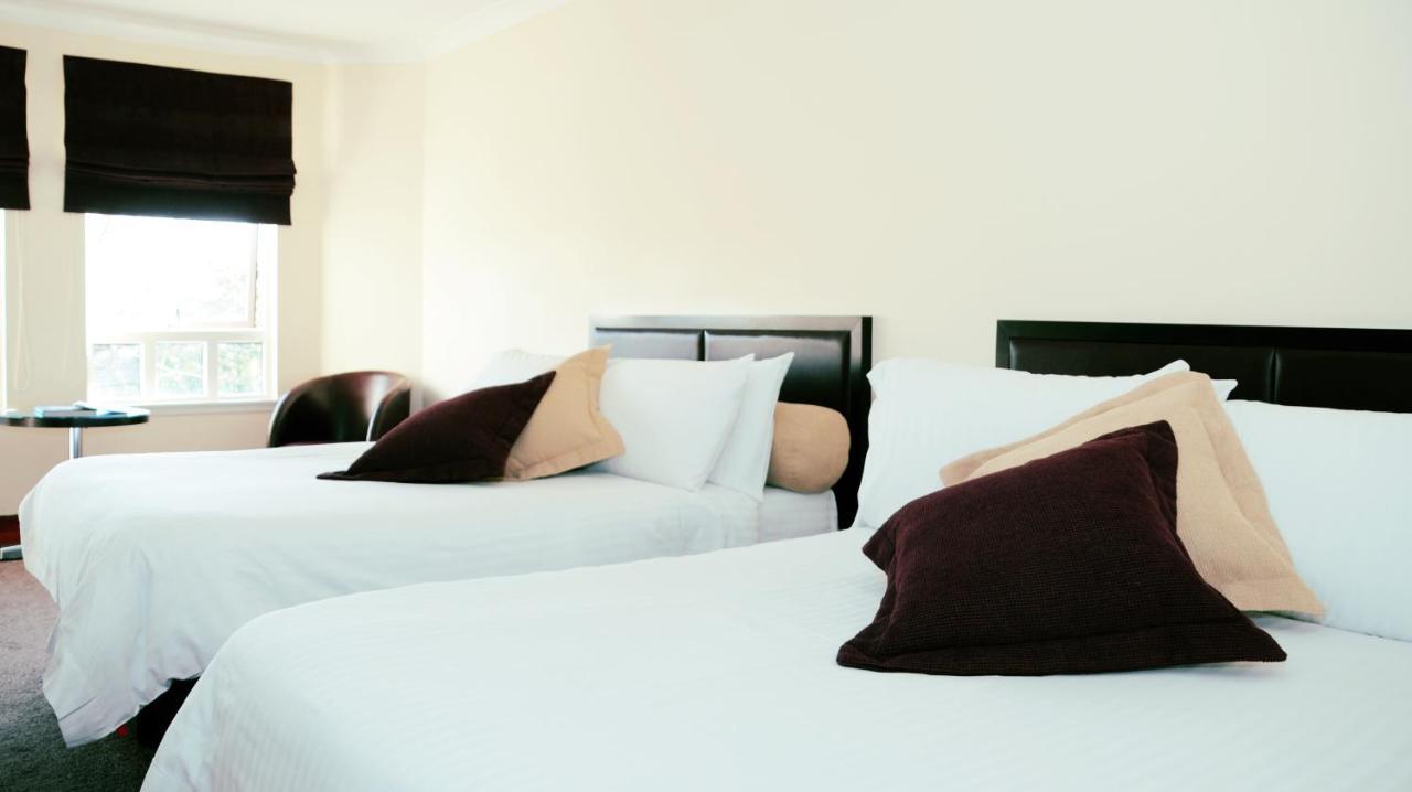 Glynhill & Near Airport 4*