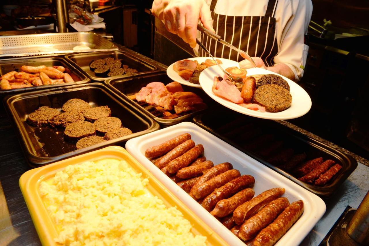 Glynhill & Near Airport Hotel