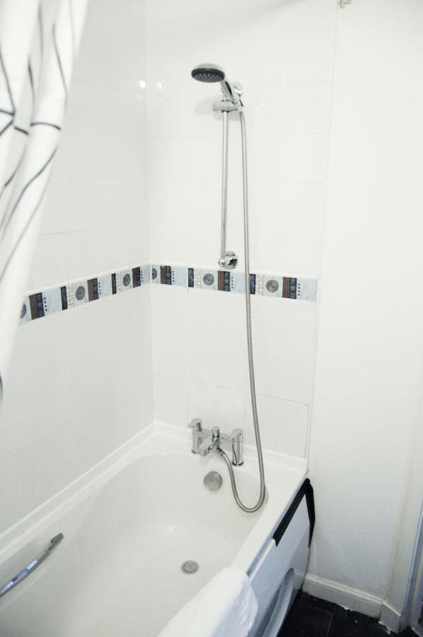 2 Bedroom Dennistoun Apartment With A Balcony Apartment