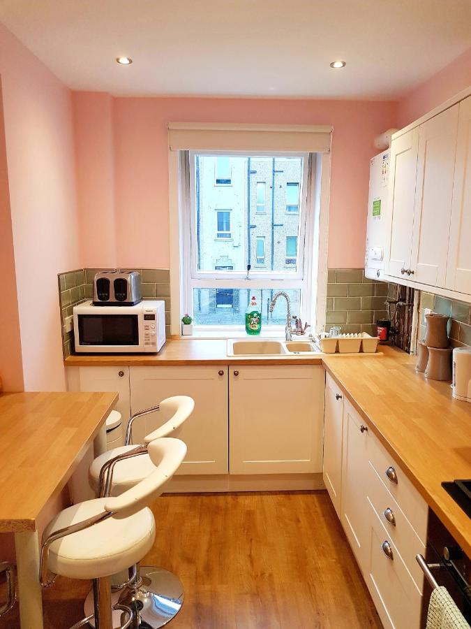 Three Bed In Apartment Glasgow