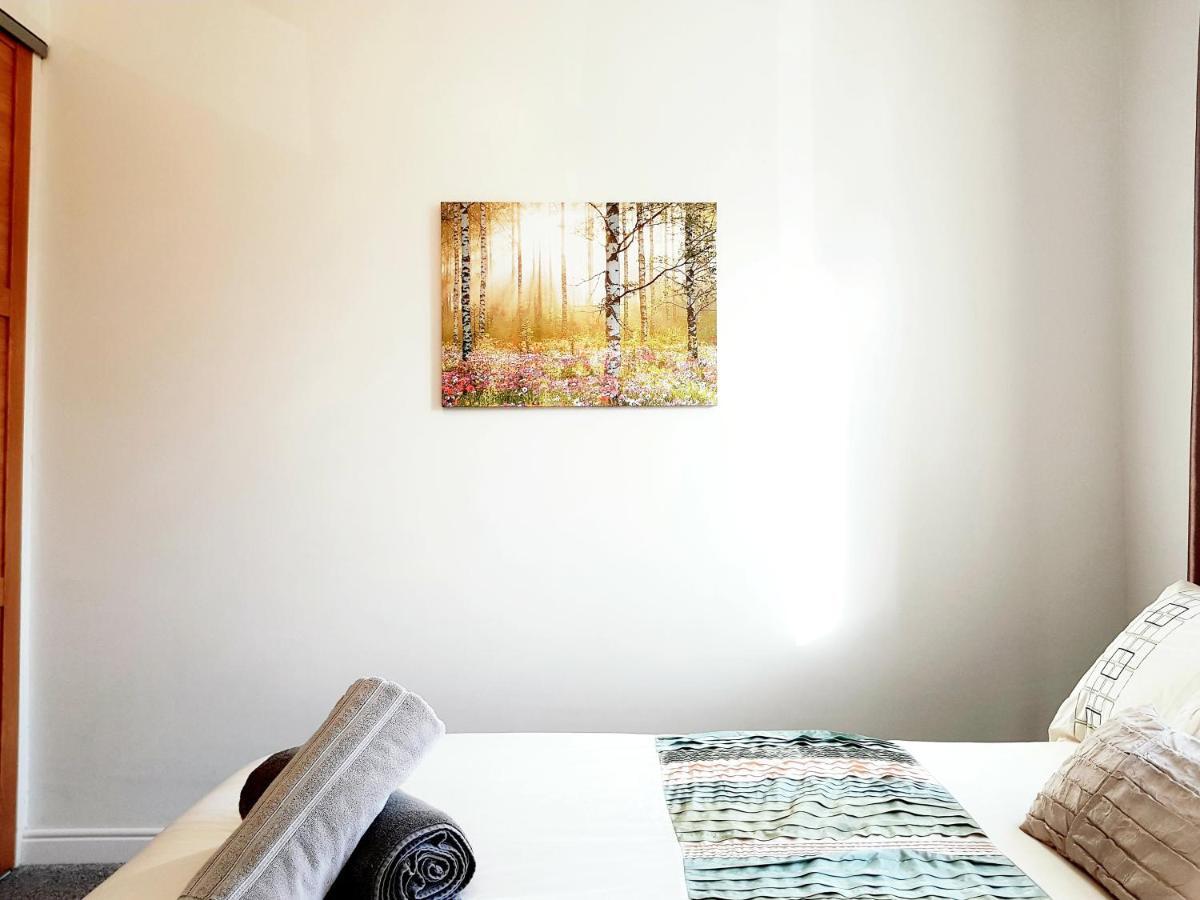 Three Bed In Apartment Glasgow