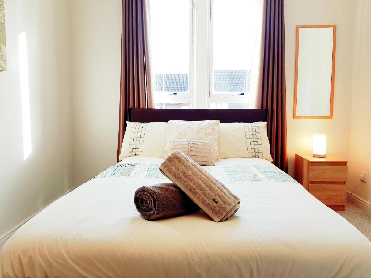Three Bed In Apartment