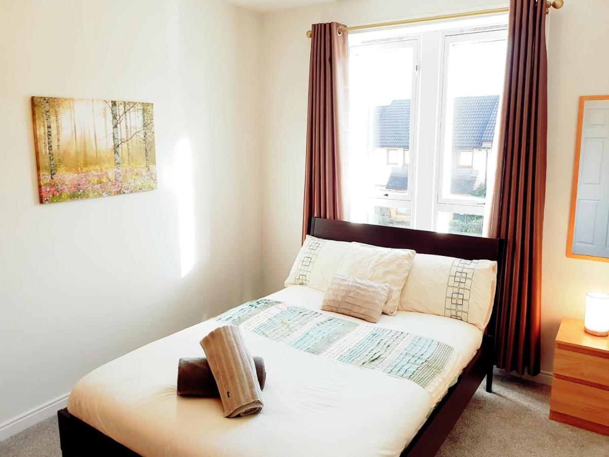 Three Bed In Apartment *