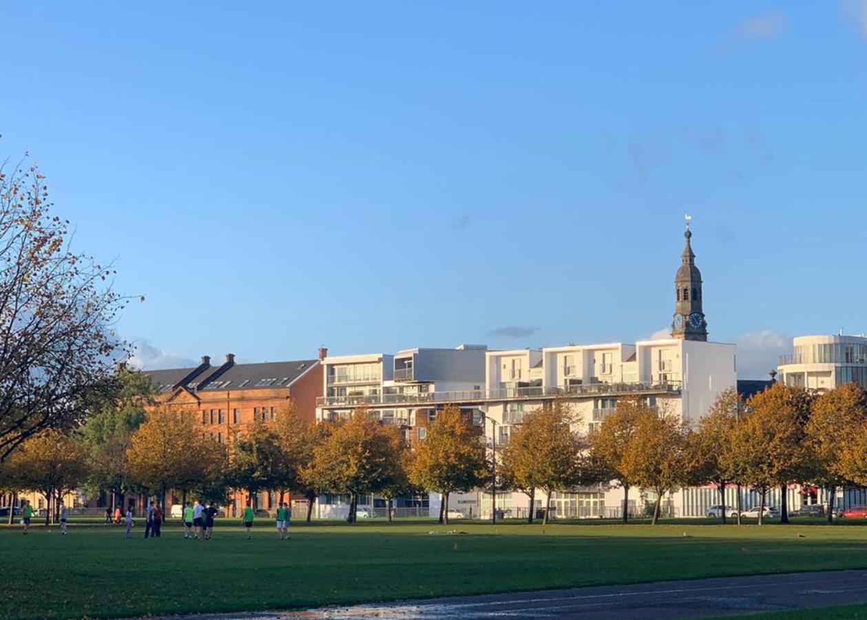 City Centre Green With Balcony And Parking Glasgow